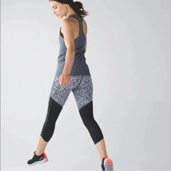 Lululemon Pace Pusher Crop Mini Brushed Leggings Black/White Capri Active Size 4 - Picture 11 of 11